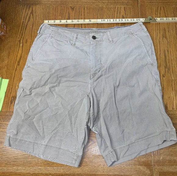 American Eagle Men's Size 32 Shorts Classic Light Brown - Picture 1 of 7